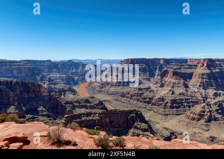 Splendido Grand Canyon West e fiume Colorado al tramonto, Arizona Foto Stock
