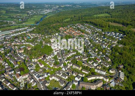 Vista aerea, vista della zona residenziale e della foresta di Ardeygebirge e nuovo ponte della Ruhr con fiume Ruhr, Wetter, zona della Ruhr, Renania settentrionale-Vestfalia, Germa Foto Stock