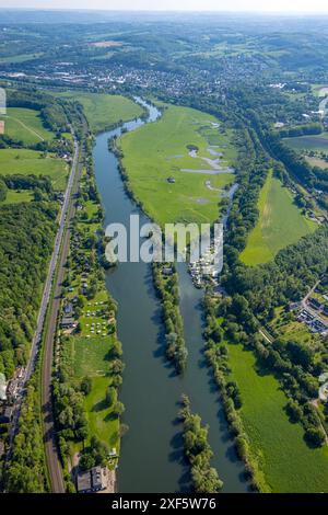 Vista aerea, riserva naturale Ruhraue Gedern, isola della Ruhr nel fiume Ruhr e campeggio Steger, banca della Ruhr e campeggio Wetterstraße al cano Foto Stock