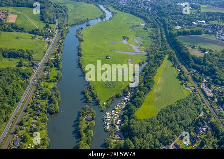 Vista aerea, riserva naturale Ruhraue Gedern, isola della Ruhr nel fiume Ruhr e campeggio Steger, banca della Ruhr e campeggio Wetterstraße al cano Foto Stock