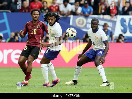 Dusseldorf, Germania. 1 luglio 2024. Romelu Lukaku belga, Jules Kounde francese e Dayot Upamecano francese nella foto durante una partita di calcio tra la Francia e la nazionale belga di calcio Red Devils, lunedì 01 luglio 2024 a Dusseldorf, Germania, la partita dei sedici round dei campionati europei UEFA Euro 2024. BELGA PHOTO BRUNO FAHY credito: Belga News Agency/Alamy Live News Foto Stock