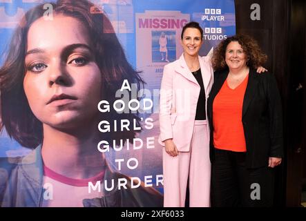 Poppy Cogan (a sinistra) e Frith Tiplady arrivano per una proiezione di A Good Girl's Guide to Murder, al Regent Street Cinema di Londra. Data foto: Lunedì 1 luglio 2024. Foto Stock