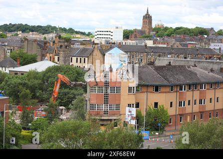 Demolizione di un edificio a Paisley, in Scozia Foto Stock