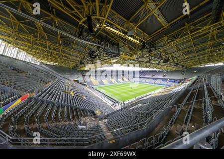 Dortmund, Germania. 11 giugno 2024. Firo : 11.06.2024, calcio, calcio, torneo, EM 2024 Germania, UEFA EURO 2024, Campionato europeo 2024, stadio, BVB Stadium Dortmund, Stadium Open Media Day, vista interna, panoramica BVB Stadium Dortmund, Signal Iduna Park, marchio UEFA, credito: dpa/Alamy Live News Foto Stock