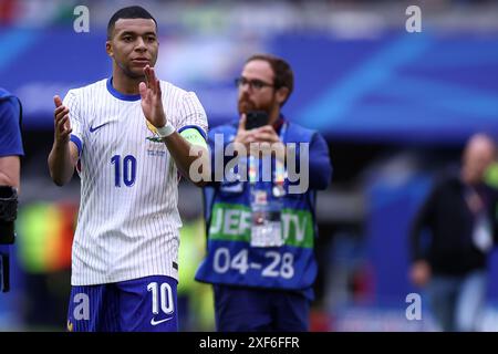 Dusseldorf, Germania. 1 luglio 2024. Kylian Mbappe di Francia festeggia la fine del turno di UEFA Euro 2024 di 16 partite tra Francia e Belgio all'Arena Dusseldorf il 1° luglio 2024 a Dusseldorf, in Germania. Crediti: Marco Canoniero/Alamy Live News Foto Stock