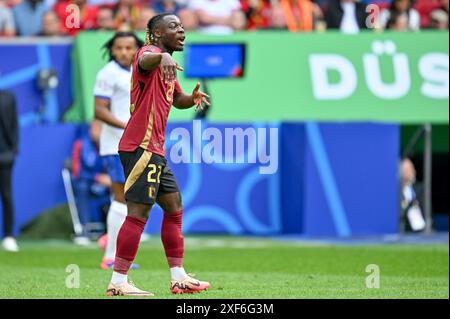 Dusseldorf, Germania. 1 luglio 2024. Jeremy Doku (22) del Belgio gesti durante una partita di calcio tra le squadre nazionali di Francia, chiamate les Bleus e Belgio, chiamata i Red Devils in una partita a eliminazione diretta del torneo UEFA Euro 2024, lunedì 1° luglio 2024 a Dusseldorf, Germania. Crediti: Sportpix/Alamy Live News Foto Stock