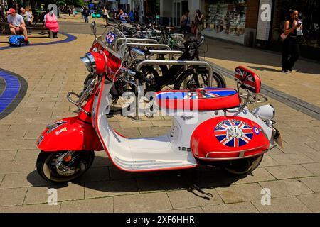 Scooter elegante e ben tenuto con verniciatura a tema inglese/The Jam Foto Stock