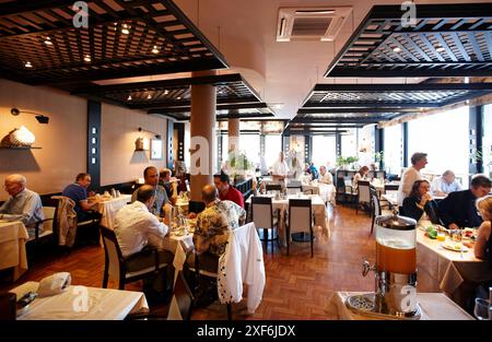 La prima colazione presso la sala da pranzo dell'Hotel Londres, San Sebastian, Gipuzkoa, Euskadi, Spagna Foto Stock
