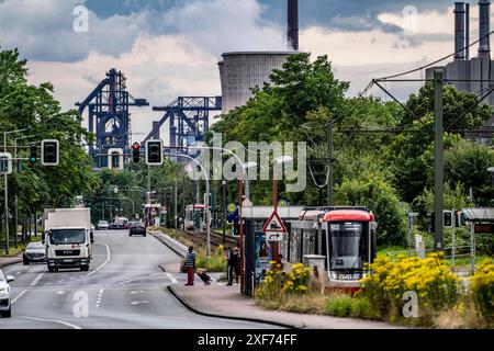 Hüttenwerke Krupp-Mannesmann, HKM in Duisburg-Hüttenheim, 2 Hochöfen, Kokerei, Ehinger Straße, NRW, Deutschland, HKM Stahlwerk *** Hüttenwerke Krupp Mannesmann, HKM a Duisburg Hüttenheim, 2 altiforni, cokeria, Ehinger Straße, NRW, Germania, acciaierie HKM Foto Stock