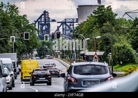 Hüttenwerke Krupp-Mannesmann, HKM in Duisburg-Hüttenheim, 2 Hochöfen, Kokerei, Ehinger Straße, NRW, Deutschland, HKM Stahlwerk *** Hüttenwerke Krupp Mannesmann, HKM a Duisburg Hüttenheim, 2 altiforni, cokeria, Ehinger Straße, NRW, Germania, acciaierie HKM Foto Stock