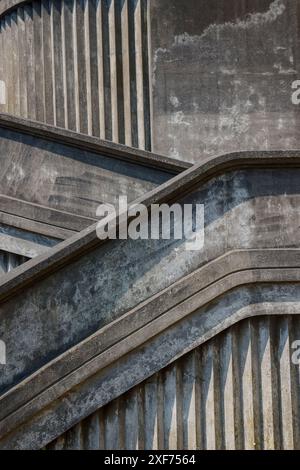 USA, Oregon, Newport. Ponte di Newport e scalinata in cemento Foto Stock