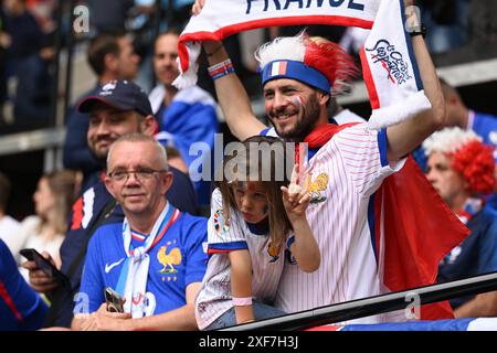 Dusseldorf, Germania. 1 luglio 2024. Tifosi (Francia) durante la partita UEFA Euro Germania 2024 tra Francia 1-0 Belgio alla Dusseldorf Arena il 1° luglio 2024 a Dusseldorf, Germania. Crediti: Maurizio Borsari/AFLO/Alamy Live News crediti: Aflo Co.. Ltd./Alamy Live News Foto Stock
