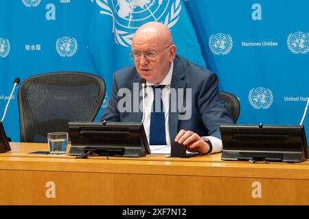 L'Ambasciatrice Vassily Nebenzia, Rappresentante permanente della Russia e Presidente del Consiglio di sicurezza per il mese di luglio parla durante il comunicato stampa presso la sede dell'ONU a New York il 1° luglio 2024 Foto Stock