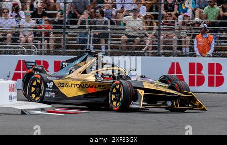 Giugno 30 2024 Portland, OR, pilota statunitense Jean-Eric Vergne/DS Automobiles Formula e Team Penske (25) che guida attraverso la chicane durante il Portland Hankook Formula e-Prix Race 2 al Portland International Raceway Portland, O Thurman James/CSM Foto Stock