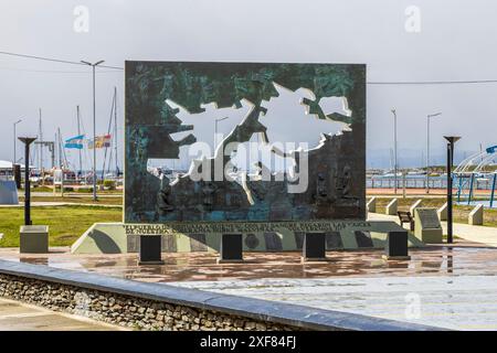 A Monument to the Fallen: Memorial to Falklands War Ushuaia, Argentina, martedì 5 dicembre 2023. Foto: David Rowland / One-Image.com Foto Stock