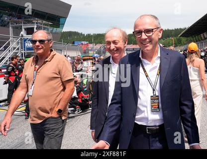 30.06.2024, Red Bull Ring, Spielberg, Gran Premio d'Austria di Formula 1 2024, nella foto ex pilota di Formula 1 Gerhard Berger, ristoratore Attila Dogudan, boss di Formula 1 Stefano Domenicali Foto Stock