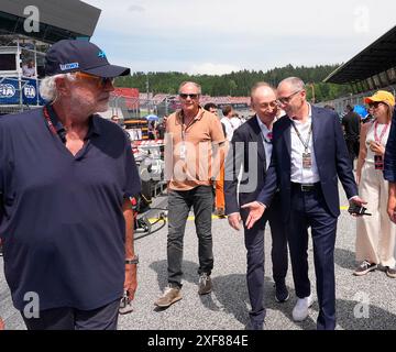 30.06.2024, Red Bull Ring, Spielberg, Gran Premio d'Austria di Formula 1 2024, nella foto Flavio Briatore, ex pilota di Formula 1 Gerhard Berger, ristoratore Attila Dogudan, boss di Formula 1 Stefano Domenicali Foto Stock