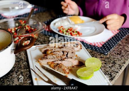 Luque, Paraguay. 30 giugno 2024. Bistecca di filetti arrostiti servita a pranzo. Secondo un'indagine dell'OCSE (Organizzazione per la cooperazione e lo sviluppo economico), Argentina e Stati Uniti sono i paesi che consumano più carne al mondo. Credito: SOPA Images Limited/Alamy Live News Foto Stock