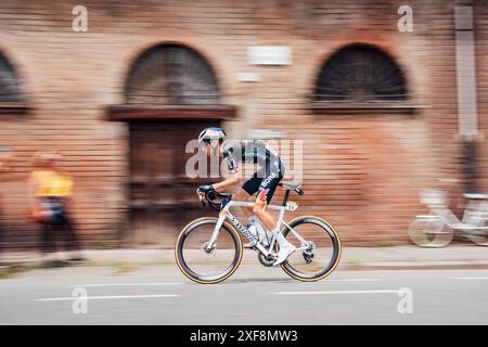 Ciclismo - 2024 Tour de France - tappa 3 da Piacenza a Torino - Italia - Aleksandr Vlasov, Red Bull Bora Hansgrohe. Crediti: SWpix/Alamy Live News Foto Stock