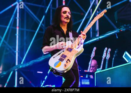 Milano, Italia. 1 luglio 2024. Brian Molko dei placebo si esibisce dal vivo in concerto al Rugby Sound Festival vicino a Milano, Italia, il 1° luglio 2024 (foto di Mairo Cinquetti/NurPhoto) crediti: NurPhoto SRL/Alamy Live News Foto Stock