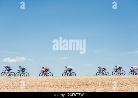 Ciclismo - Tour de France 2024 - tappa 2 da Cesenatico a Bologna - Italia - la fuga. Crediti: SWpix/Alamy Live News Foto Stock