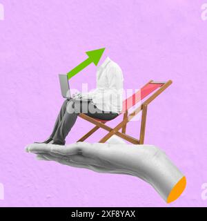 Una mano umana mostra un uomo d'affari che utilizza un notebook con una freccia più alta attraverso lo schermo del notebook su uno sfondo colorato. Arte collage Foto Stock