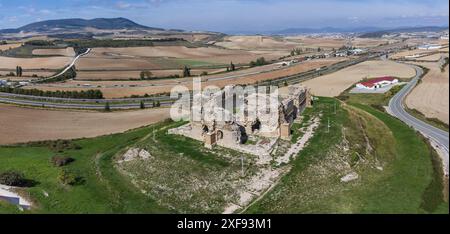 castello - Palazzo Tiebas, rovine di un castello medievale in Navarra Tiebas-Muruarte de Reta, Navarra, Spagna Foto Stock