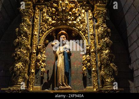 Roncesvalles, cappella di Santiago, chiesa collegiata reale di Santa María de Roncesvalles, strada di Santiago, Navarra, Spagna Foto Stock