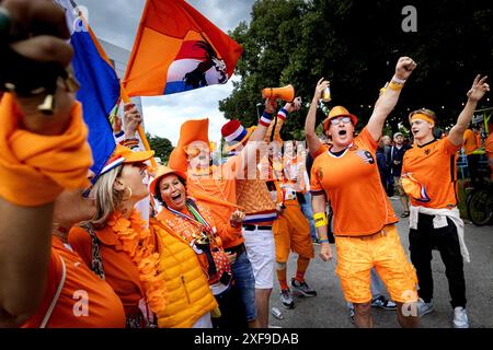 Monaco, Germania. 2 luglio 2024 MONACO - tifosi olandesi prima dell'ottava partita finale al Campionato europeo della nazionale olandese contro la Romania. Crediti: ANP/Alamy Live News Foto Stock