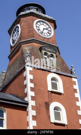 Clock Tower in Main Street, Pembroke, Pembrokeshire, Galles occidentale, Galles, REGNO UNITO Foto Stock