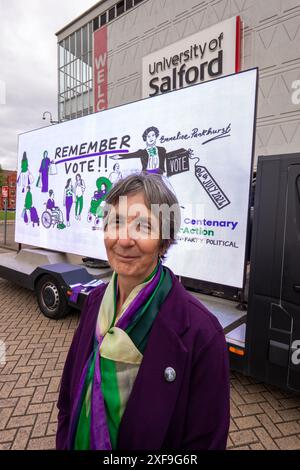 Professoressa Helen Pankhurst, pronipote di Emmeline Pankhurst e nipote di Sylvia Pankhurst. In occasione dell'anniversario dell'Equal Franchise Act 1928, Centenary Action ricorda alle persone che sono fatti, non parole, quando si tratta di votare le elezioni generali di giovedì. Nell'ambito dell'azione Centenaria della coalizione di campagna #SheVotes24, la coalizione non-partitica sta spingendo per infondere le donne al centro del processo decisionale. I nuovi sondaggi della coalizione rilevano che l'11% delle donne deve ancora decidere su chi votare e il 35% delle donne afferma che i partiti non si preoccupano del loro voto. Foto Stock