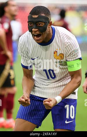 DUSSELDORF, GERMANIA - 01 LUGLIO: La Francia Kylian Mbappe celebra il gol durante il round di UEFA EURO 2024 tra Francia e Belgio alla Düsseldorf Arena il 1° luglio 2024 a Dusseldorf, Germania. © diebilderwelt / Alamy Stock Foto Stock