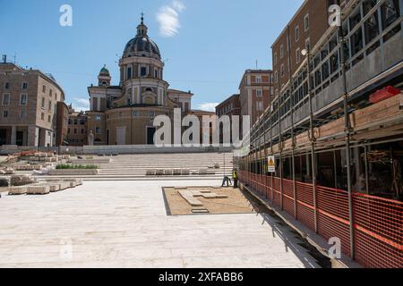 Roma, Italia. 2 luglio 2024. Visita del Sindaco Roberto Gualtieri al cantiere di Piazza Augusto Imperatore - Roma, Italia - nella foto il cantiere di Piazza Augusto Imperatore - Marted&#xec; 2 luglio 2024 (foto Valentina Stefanelli/LaPresse) visita del Sindaco Roberto Gualtieri al cantiere di Piazza Augusto Imperatore - Roma, Italia - nella foto il cantiere di Piazza Augusto Imperatore - martedì 2 luglio 2024 (foto Valentina Stefanelli/LaPresse) credito: LaPresse/Alamy Live News Foto Stock