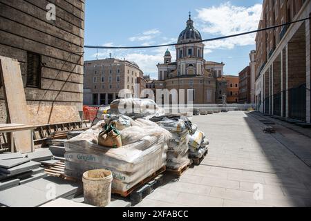 Roma, Italia. 2 luglio 2024. Visita del Sindaco Roberto Gualtieri al cantiere di Piazza Augusto Imperatore - Roma, Italia - nella foto il cantiere di Piazza Augusto Imperatore - Marted&#xec; 2 luglio 2024 (foto Valentina Stefanelli/LaPresse) visita del Sindaco Roberto Gualtieri al cantiere di Piazza Augusto Imperatore - Roma, Italia - nella foto il cantiere di Piazza Augusto Imperatore - martedì 2 luglio 2024 (foto Valentina Stefanelli/LaPresse) credito: LaPresse/Alamy Live News Foto Stock