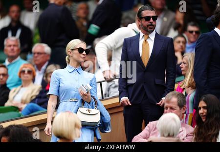 Dave Grohl e Jordyn Blum nel palco reale il secondo giorno dei Campionati di Wimbledon 2024 all'All England Lawn Tennis and Croquet Club di Londra. Data foto: Martedì 2 luglio 2024. Foto Stock