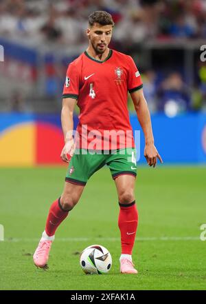 Il portoghese Ruben Dias durante il turno di UEFA Euro 2024, 16 partite all'Arena di Francoforte, in Germania. Data foto: Lunedì 1 luglio 2024. Foto Stock