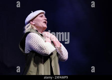 Ainhoa Arteta si esibisce sul palco durante lo spettacolo teatrale "la Boheme" al Teatro Marquina il 2 luglio 2024 a Madrid, Spagna. Foto Stock