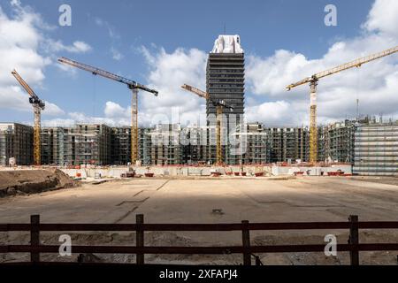 Il nuovo quartiere residenziale Die Welle, con 750 appartamenti, è stato costruito nell'ex sito di Deutsche Welle nel distretto di Marienburg, il Deutschland Foto Stock