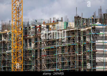 Il nuovo quartiere residenziale Die Welle, con 750 appartamenti, è stato costruito nell'ex sito di Deutsche Welle nel quartiere Marienburg, Colonia, Germania Foto Stock