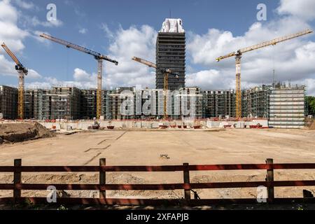 Il nuovo quartiere residenziale Die Welle, con 750 appartamenti, è stato costruito nell'ex sito di Deutsche Welle nel distretto di Marienburg, il Deutschland Foto Stock