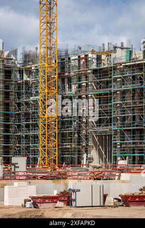 Il nuovo quartiere residenziale Die Welle, con 750 appartamenti, è stato costruito nell'ex sito di Deutsche Welle nel quartiere Marienburg, Colonia, Germania Foto Stock