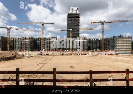 Il nuovo quartiere residenziale Die Welle, con 750 appartamenti, è stato costruito nell'ex sito di Deutsche Welle nel distretto di Marienburg, il Deutschland Foto Stock