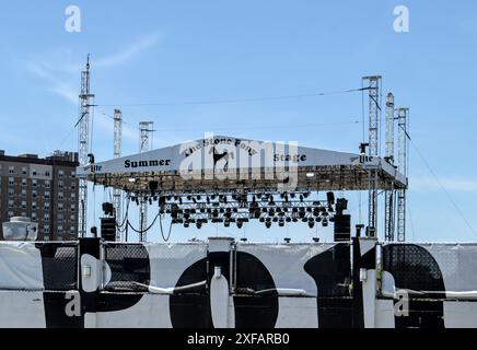 Asbury Park, New Jersey - 1 giugno 2024: Ingresso allo Stone Pony, famoso locale di musica da bar ad Asbury Park, New Jersey, dove Bruce Springsteen ebbe il suo primo PL Foto Stock