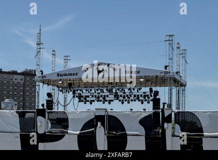 Asbury Park, New Jersey - 1 giugno 2024: Ingresso allo Stone Pony, famoso locale di musica da bar ad Asbury Park, New Jersey, dove Bruce Springsteen ebbe il suo primo PL Foto Stock