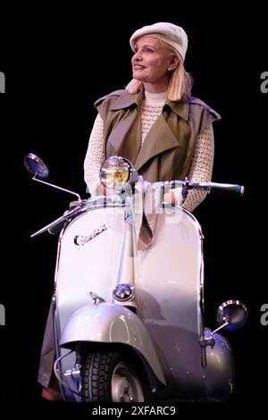 Madrid, Spagna. 2 luglio 2024. Ainhoa Arteta si esibisce sul palco durante lo spettacolo teatrale "la Boheme" al Teatro Marquina il 2 luglio 2024 a Madrid, Spagna. Crediti: SIPA USA/Alamy Live News Foto Stock