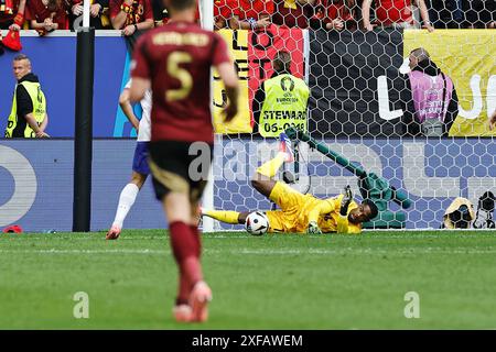 Dusseldorf, Germania. 1 luglio 2024. Mike Maignan (fra) Football/Soccer: "UEFA European Championship Germany 2024" Round of 16 Match Francia 2-1 Belgio alla Dusseldorf Arena di Dusseldorf, Germania. Crediti: Mutsu Kawamori/AFLO/Alamy Live News Foto Stock