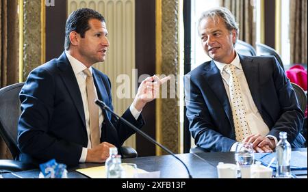 L'AIA - Dirk Beljaarts Ministro dell'economia (l) e Barry Madlener Ministro delle infrastrutture e della gestione delle risorse idriche durante la prima riunione di gabinetto con il nuovo gabinetto. ANP FREEK VAN DEN BERGH netherlands Out - belgio Out Foto Stock