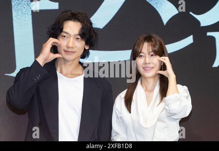 Seoul, Corea del Sud. 2 luglio 2024. (L to R) l'attore e cantante sudcoreano Jung Ji-hoon (nome d'arte: Rain) e l'attrice Kim ha-neul, partecipano a una chiamata fotografica per la conferenza stampa Disney Series Red Swan al Conrad Hotel di Seoul, Corea del Sud, il 2 luglio 2024. (Foto di Lee Young-ho/Sipa USA) credito: SIPA USA/Alamy Live News Foto Stock