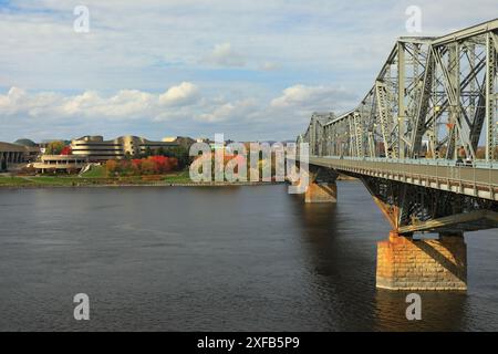 Geografia / viaggi, Canada, vista sul fiume Ottawa, Canadian Museum of History e Alexandra Bridge, ULTERIORI DIRITTI-INFORMAZIONI-NON-DISPONIBILI Foto Stock