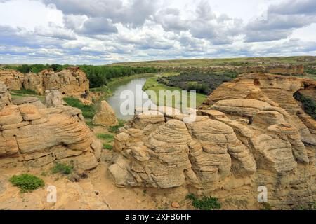 Geografia / viaggi, Canada, Alberta, Writing-on-Stone Provincial Park, Hoodoos e Milk River, INFORMAZIONI-DIRITTI-AGGIUNTIVI-NON-DISPONIBILI Foto Stock